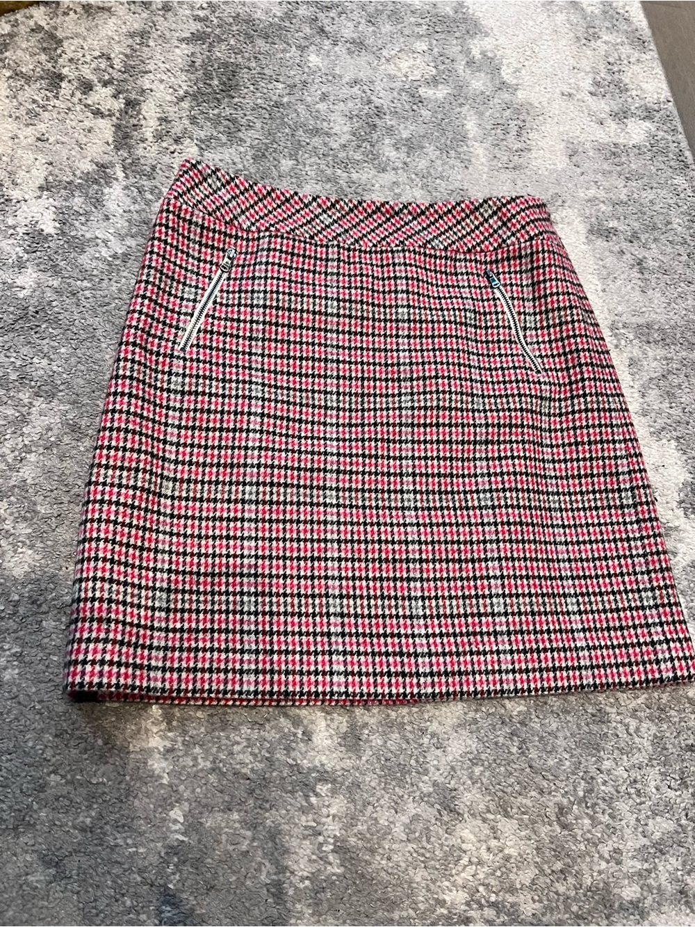 NWOT. Talbots Pink & Black Houndstooth Mini Skirt with Zip Pockets